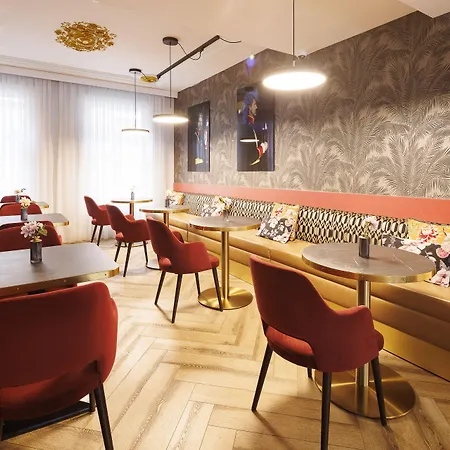 ホテル Krisotel 3*